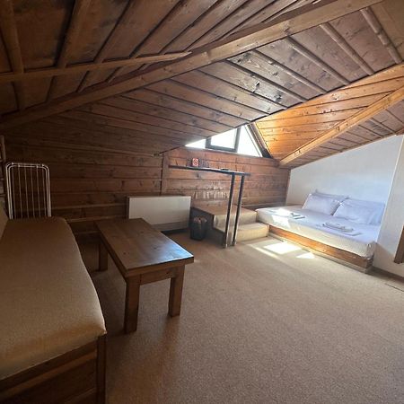Hotel Leshten Bagian luar foto