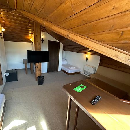 Hotel Leshten Bagian luar foto