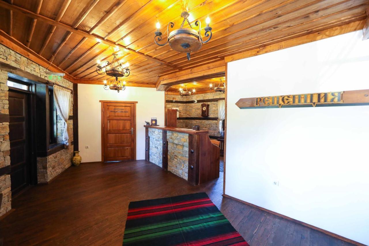 Hotel Leshten Bagian luar foto