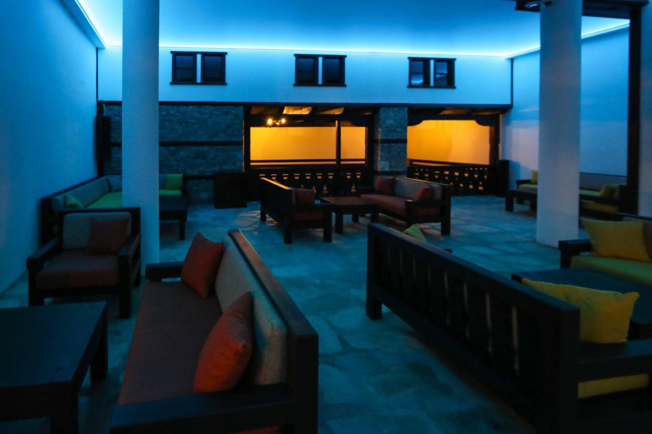 Hotel Leshten Bagian luar foto