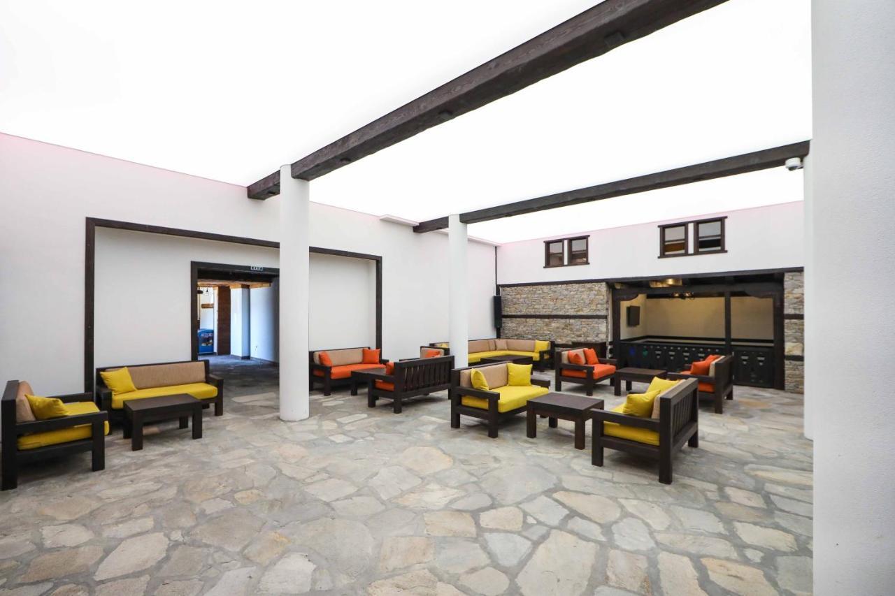 Hotel Leshten Bagian luar foto