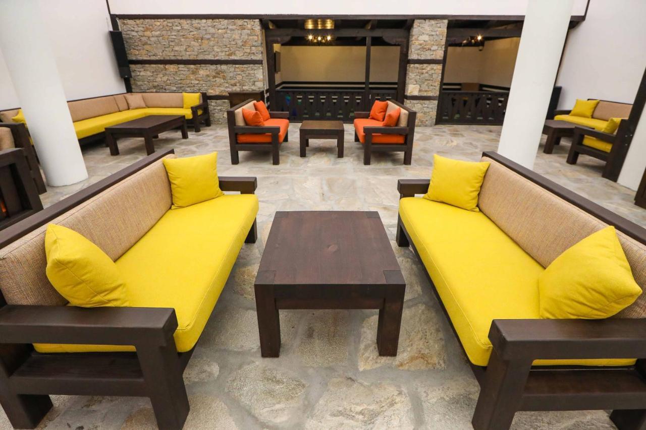 Hotel Leshten Bagian luar foto
