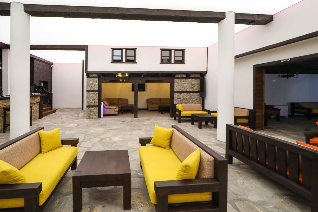 Hotel Leshten Bagian luar foto