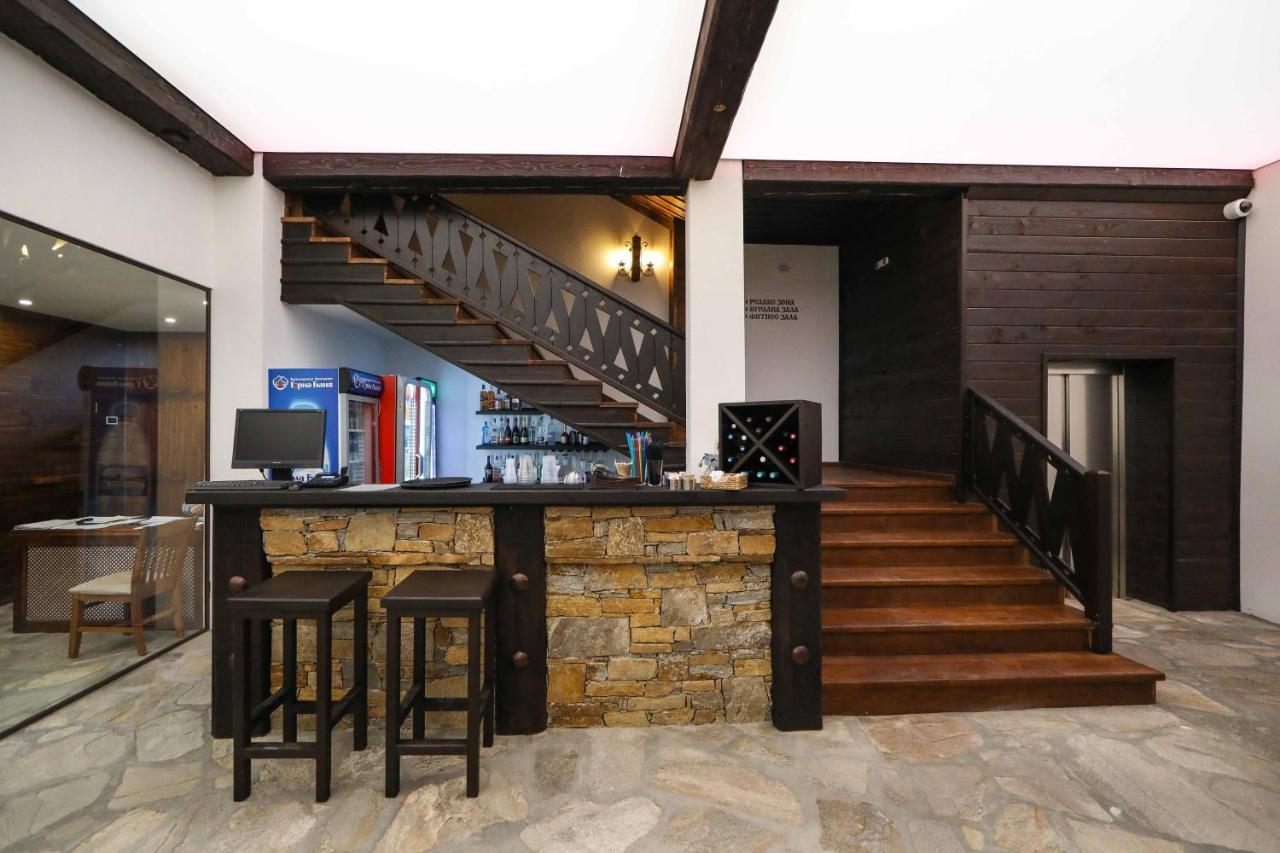 Hotel Leshten Bagian luar foto