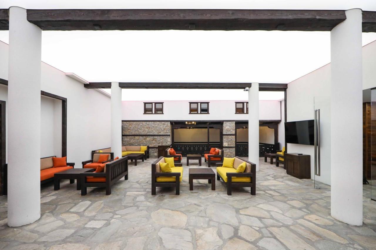 Hotel Leshten Bagian luar foto