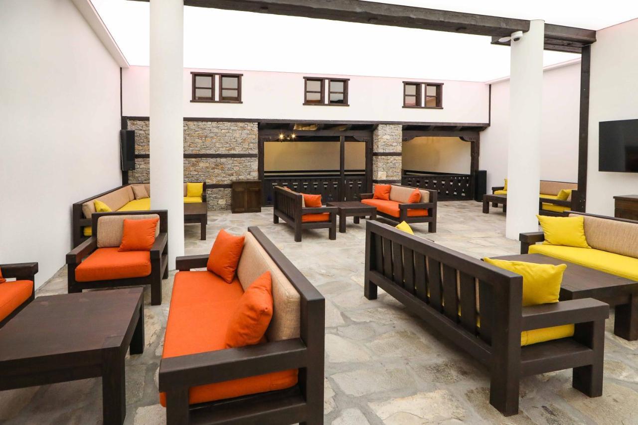 Hotel Leshten Bagian luar foto