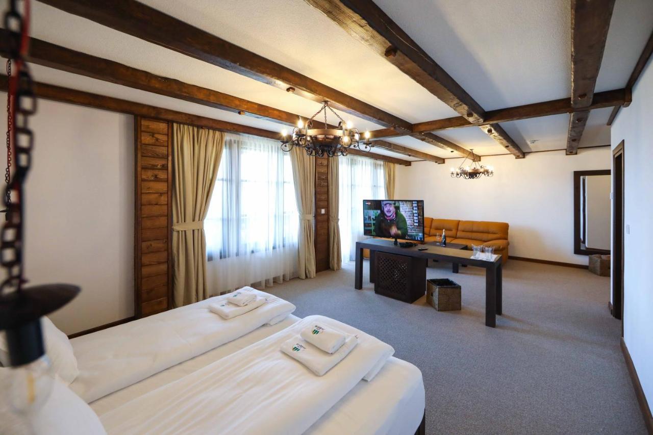 Hotel Leshten Bagian luar foto