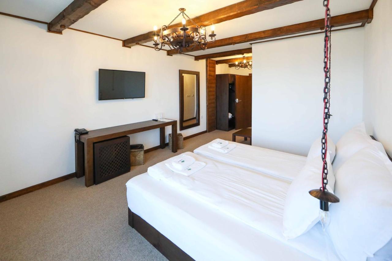 Hotel Leshten Bagian luar foto