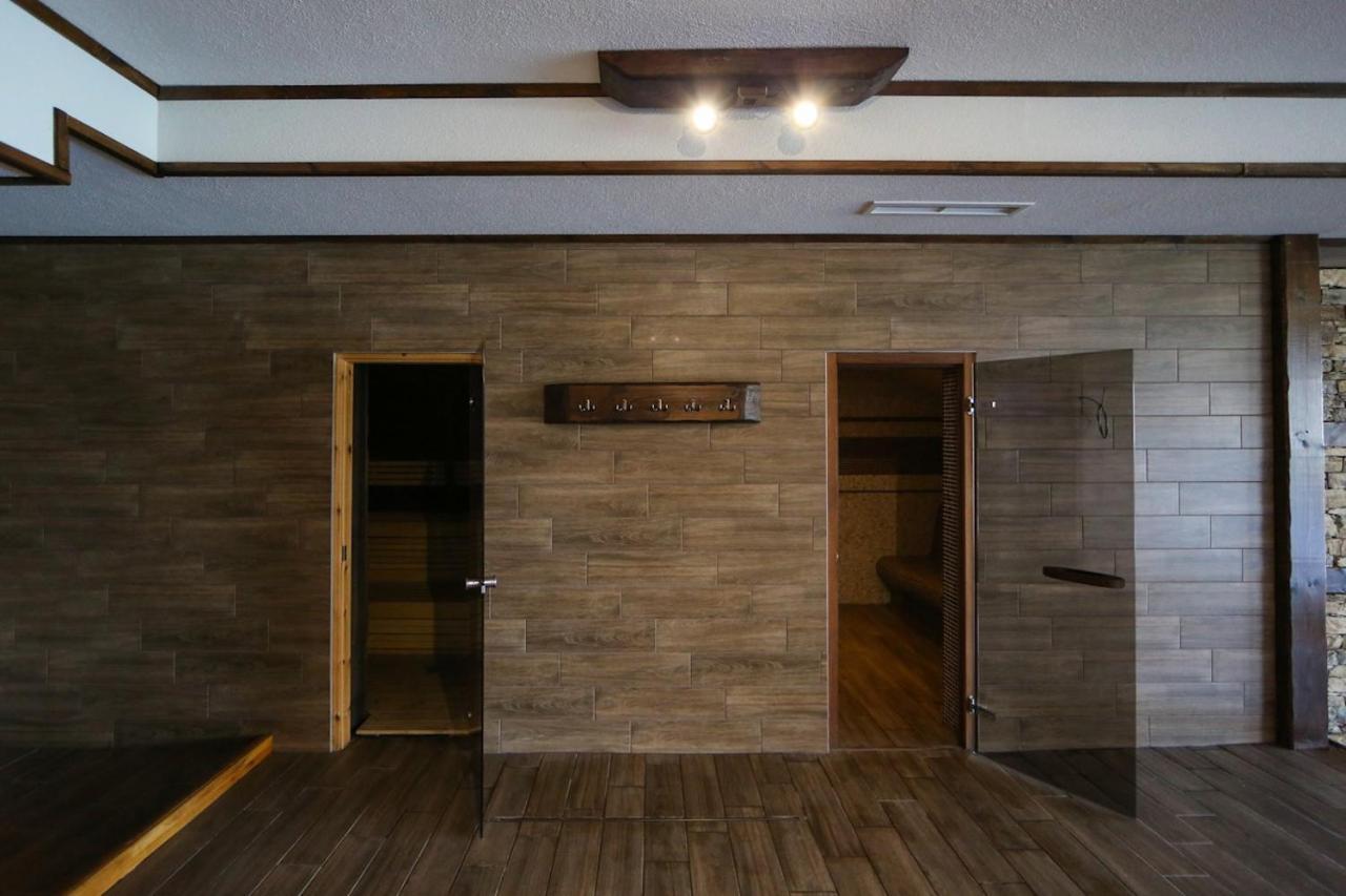 Hotel Leshten Bagian luar foto