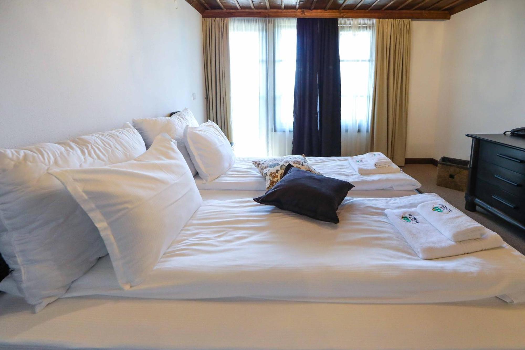 Hotel Leshten Ruang foto