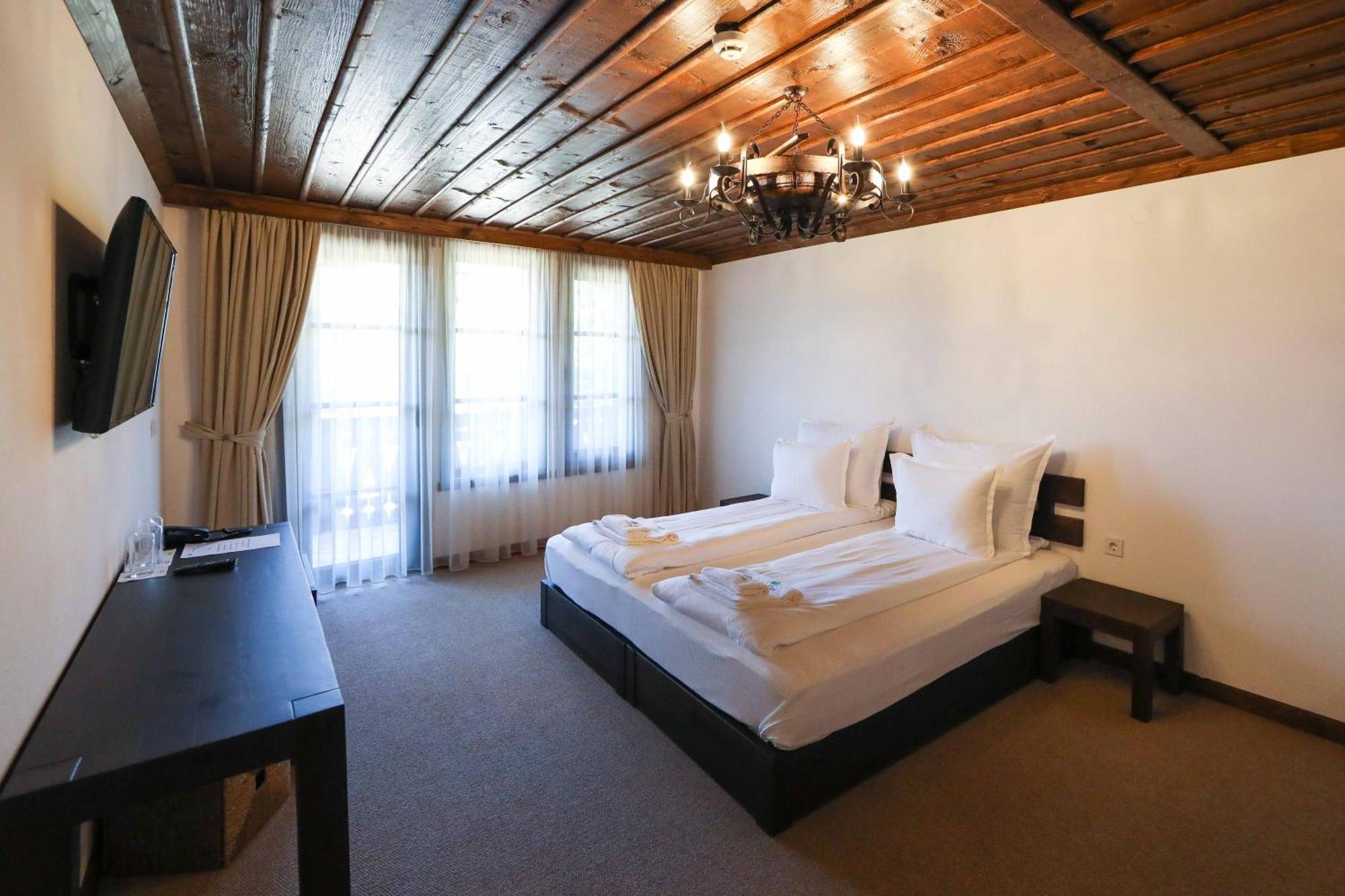 Hotel Leshten Ruang foto