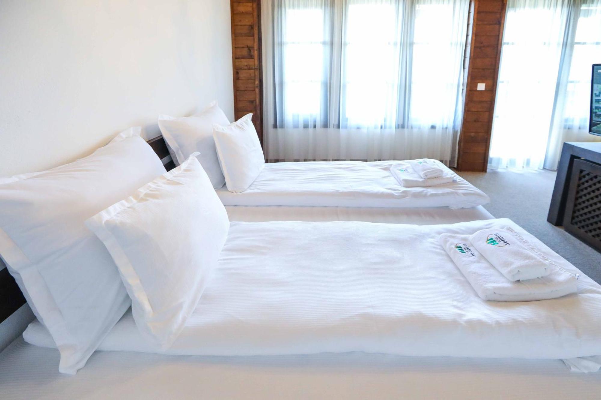 Hotel Leshten Ruang foto