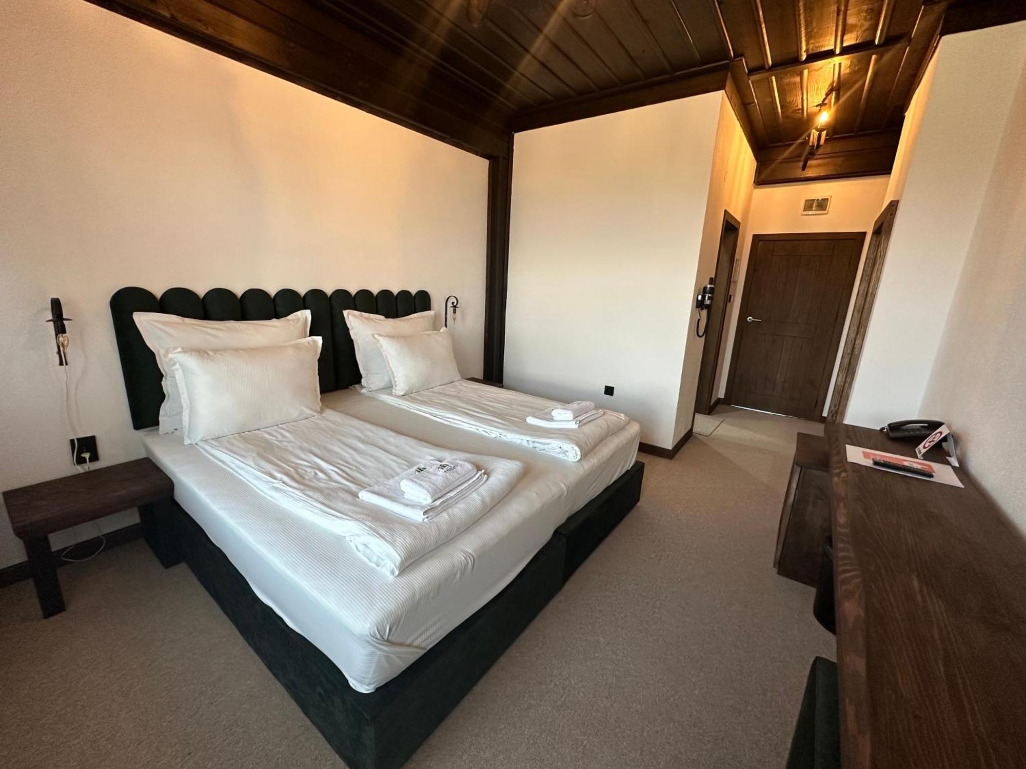 Hotel Leshten Bagian luar foto