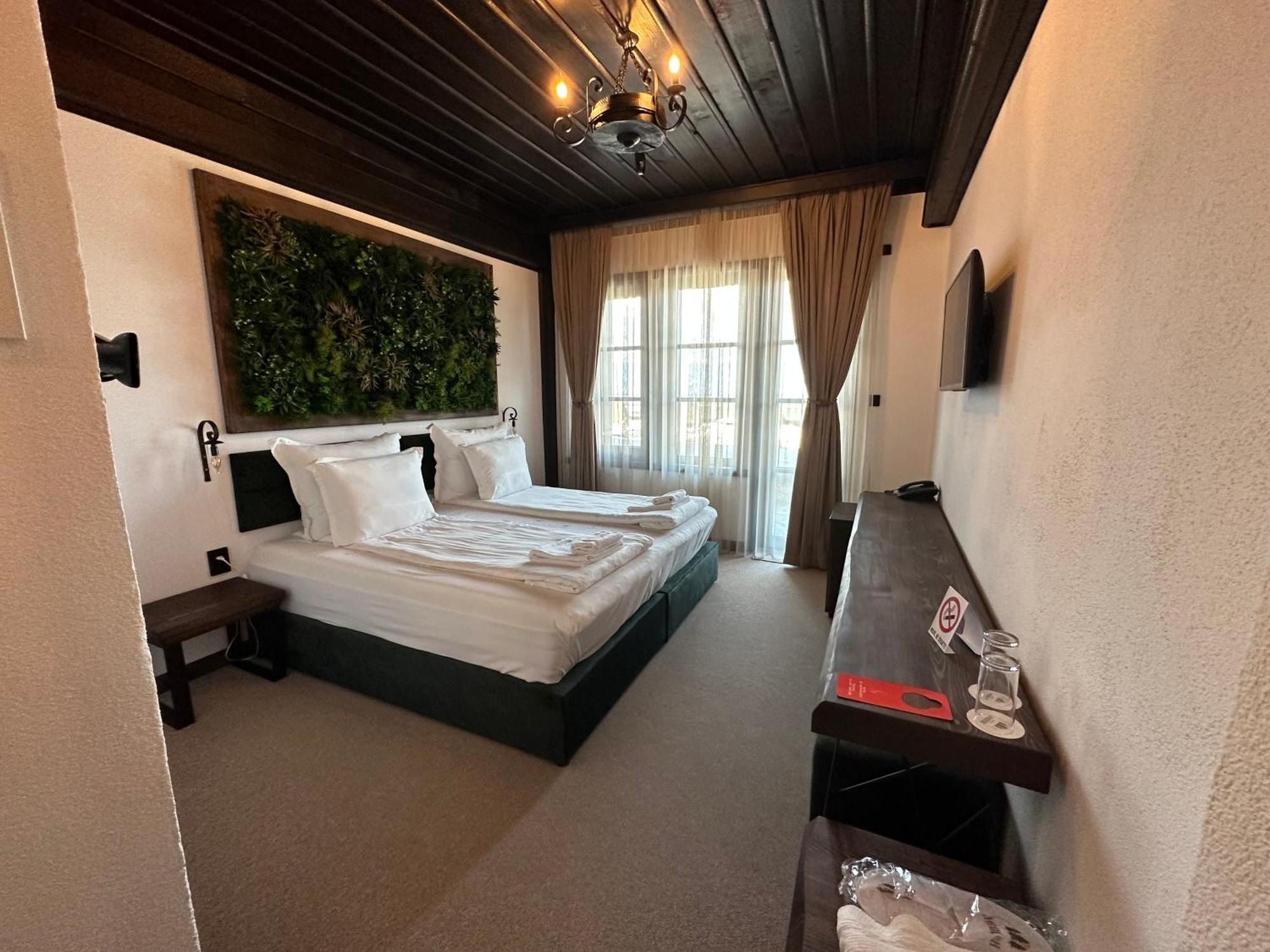 Hotel Leshten Bagian luar foto
