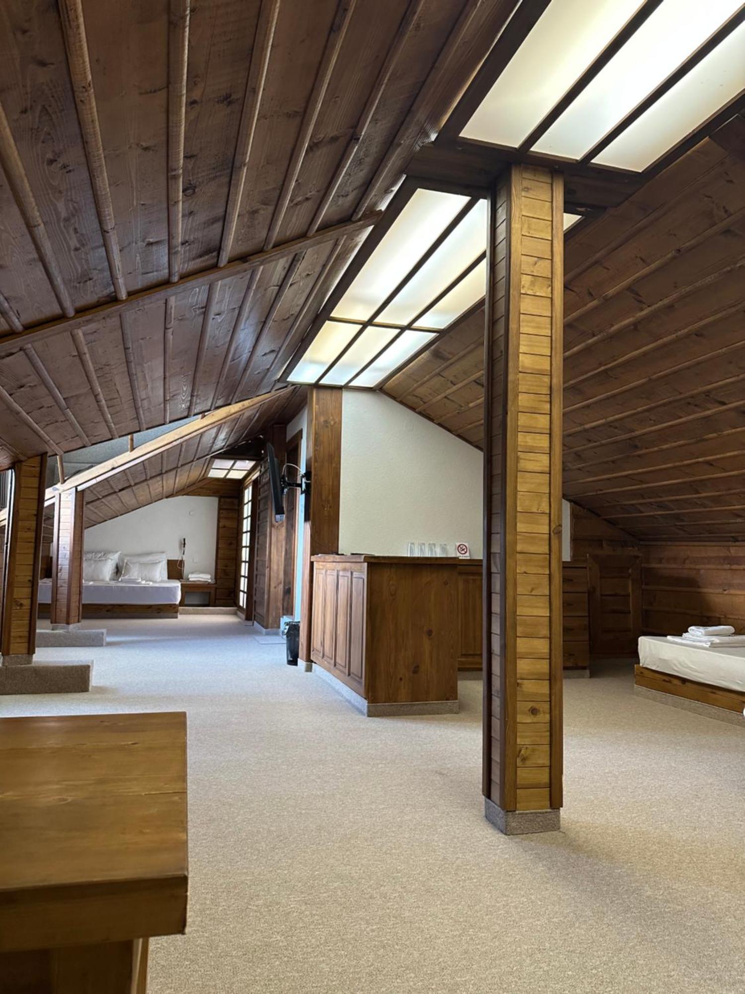 Hotel Leshten Bagian luar foto