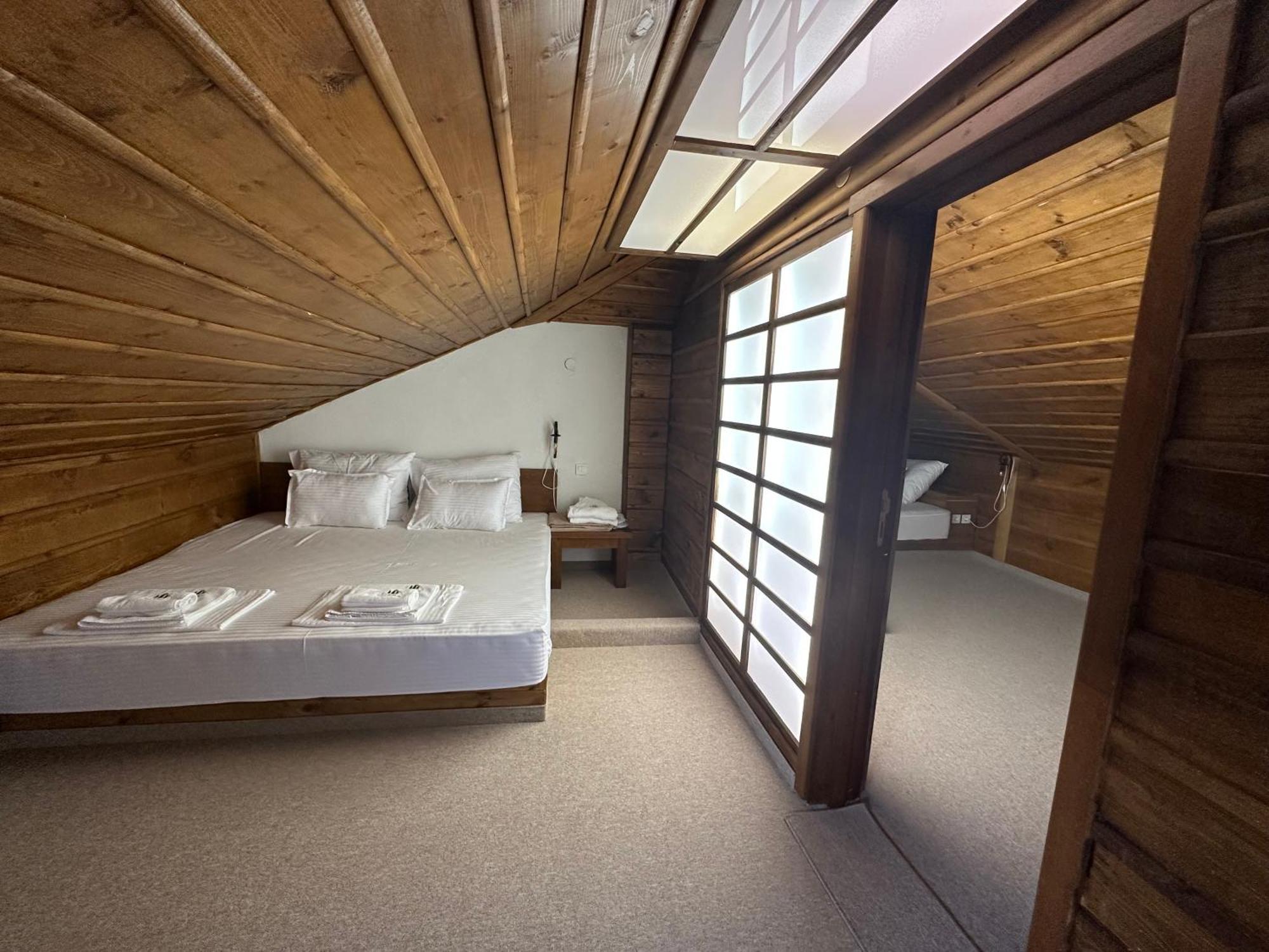 Hotel Leshten Bagian luar foto